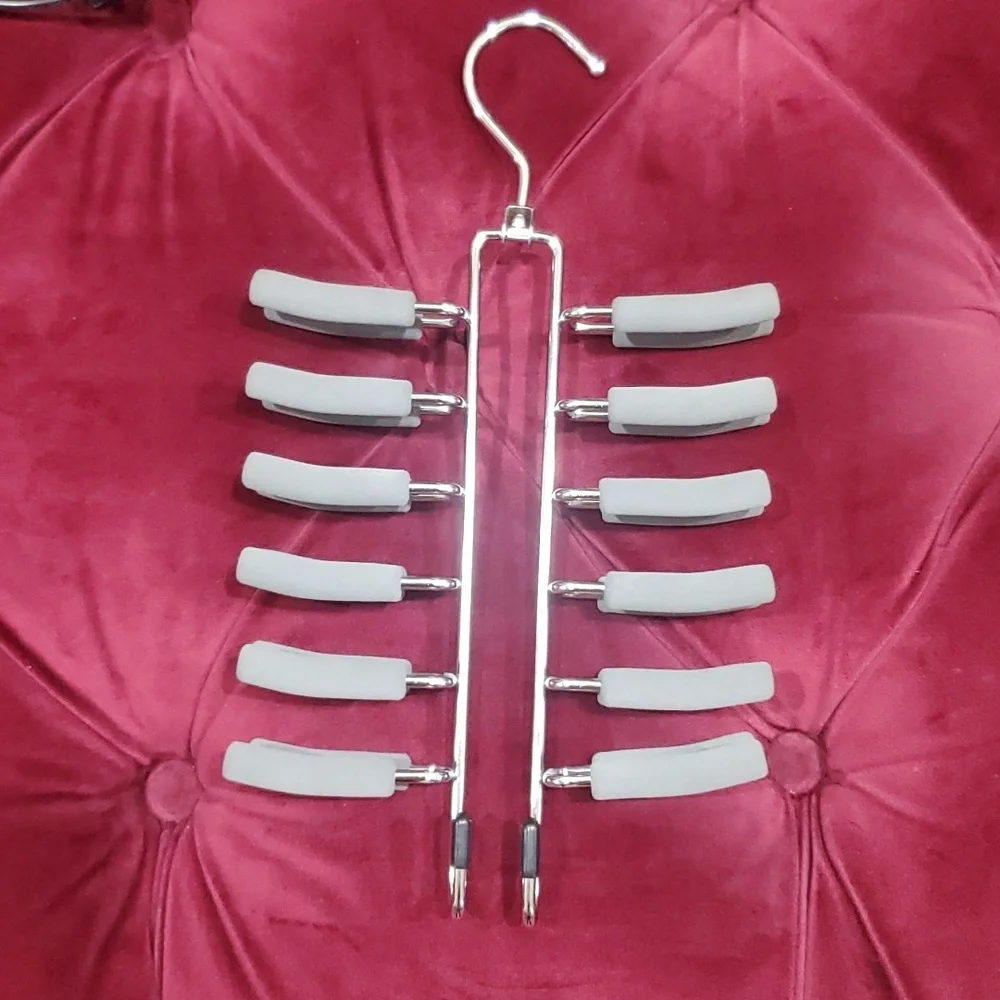 Spinning tie/jewerly hanger